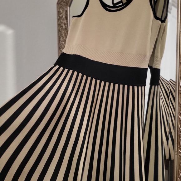 Guess Black and Tan Ribbed Apparel - Picture 7 of 13